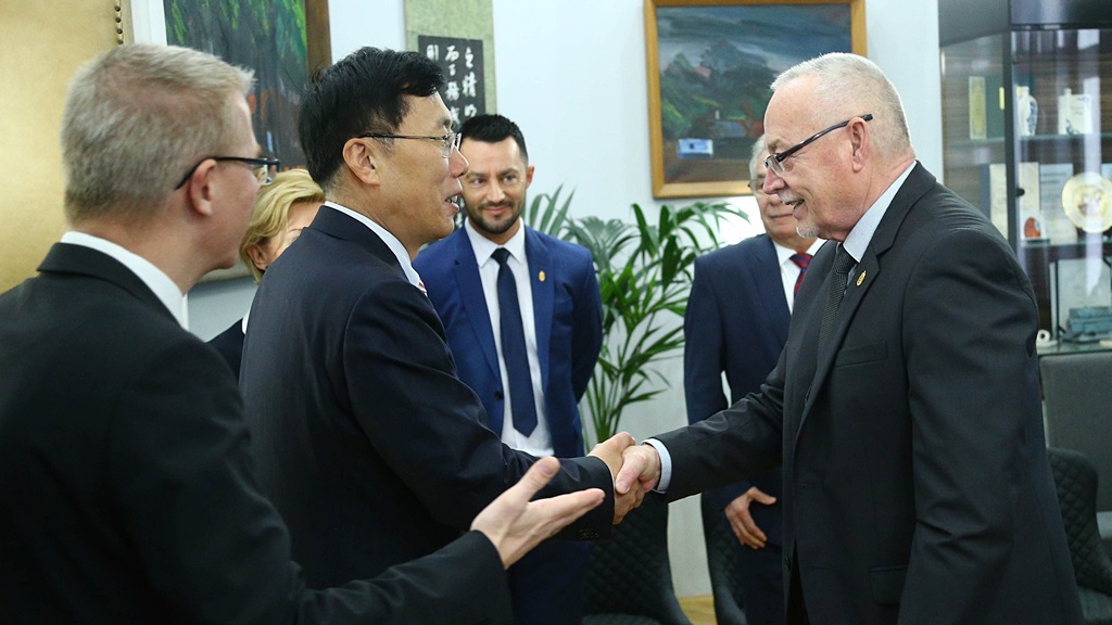 Történelmi áttörés előtt a megyei diplomácia: – hosszú távú tervek a kínai Shaanxi tartománnyal