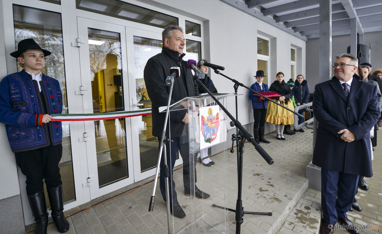 Új egészségházban, modern körülmények között gyógyulhatnak Üllésen