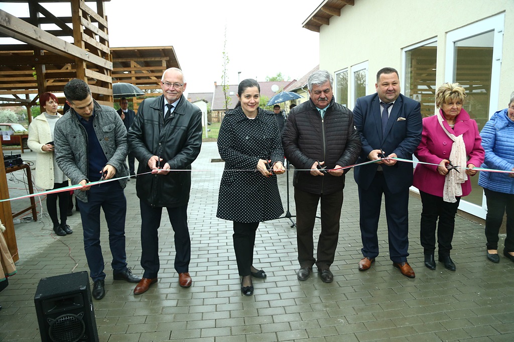 Átadásra került Baks felújított és kibővített piactere